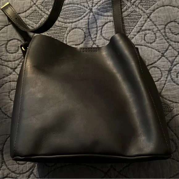 PORTLAND LEATHER Butterfly Bucket Bag Black - Picture 5 of 6